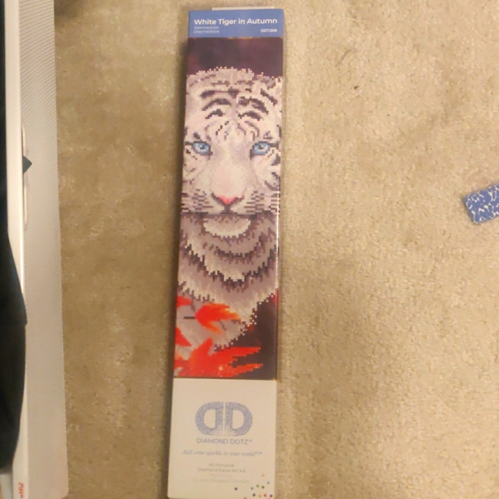 New!White tiger in autumn diy diamond dotz craft intermediate level